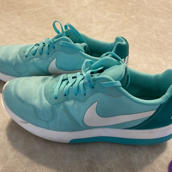 Nike MD Runner 2 Women's Running Shoes Size 8- teal - Picture 3 of 7